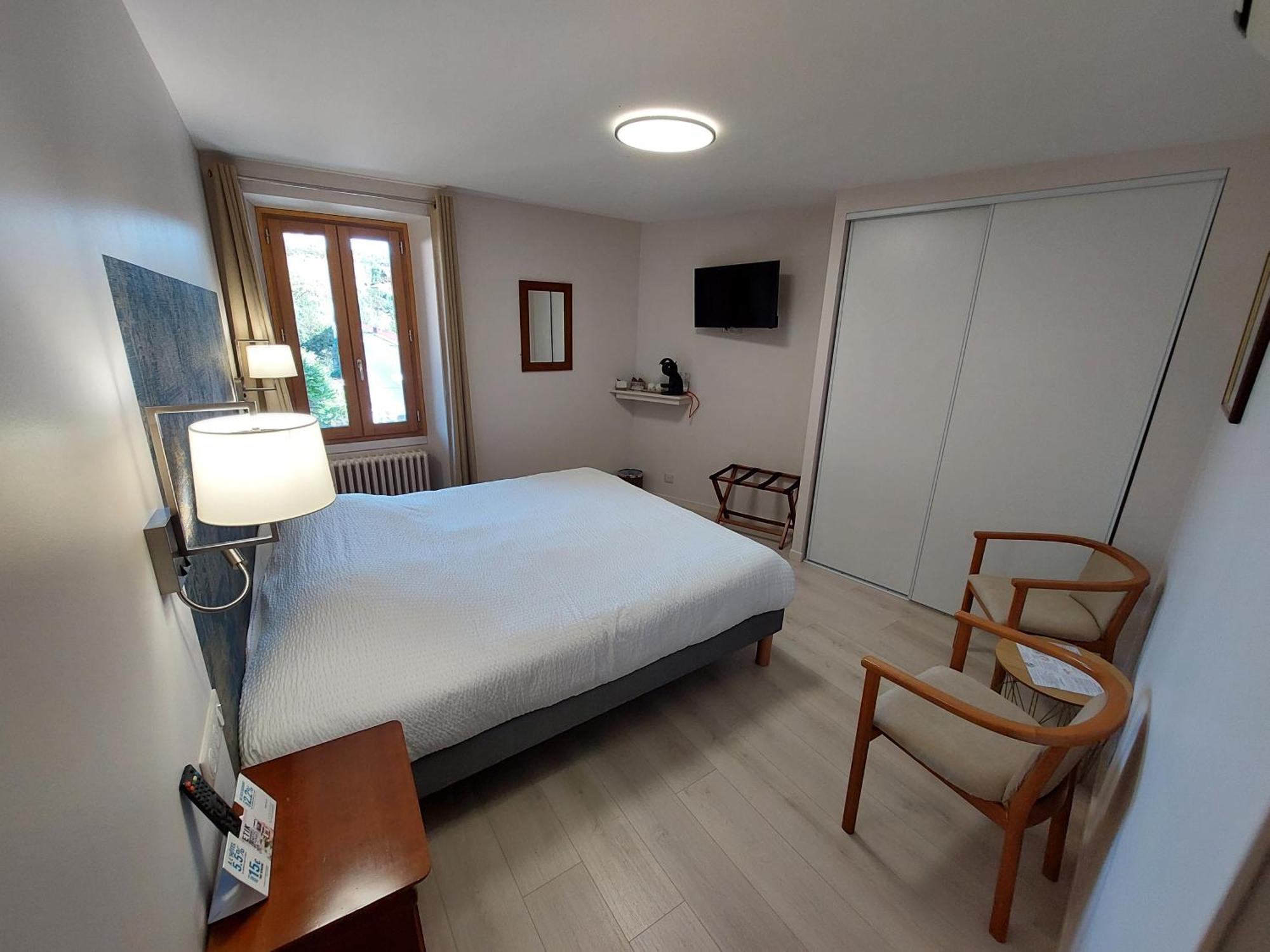 Logis Hotel Restaurant Du Pont Ambialet Eksteriør billede