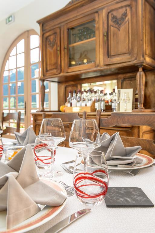 Logis Hotel Restaurant Du Pont Ambialet Eksteriør billede
