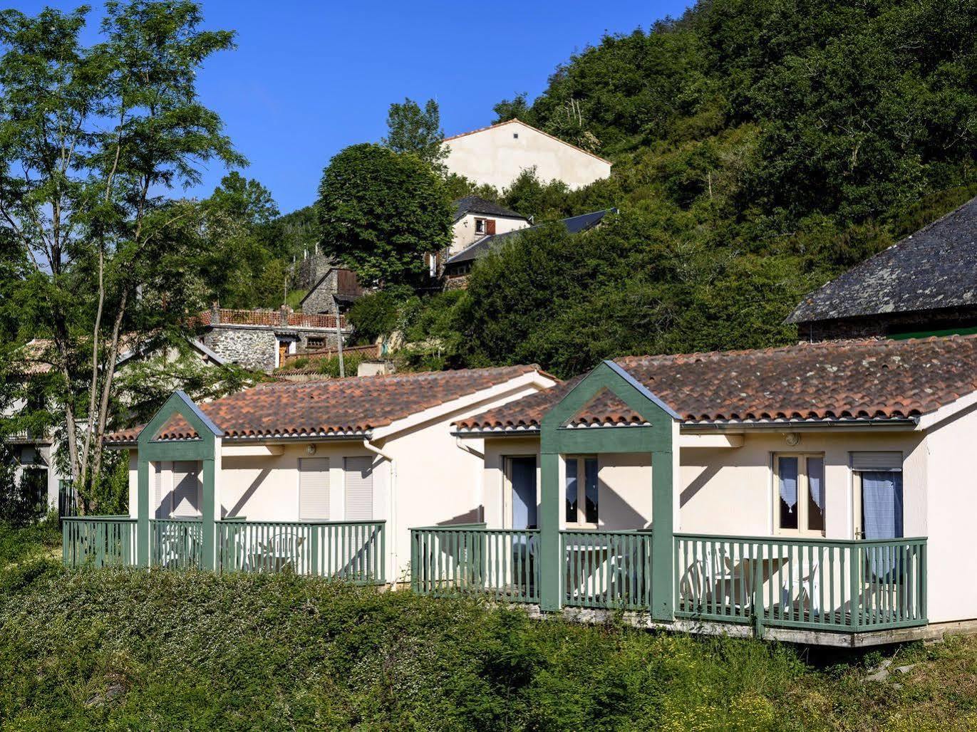 Logis Hotel Restaurant Du Pont Ambialet Eksteriør billede